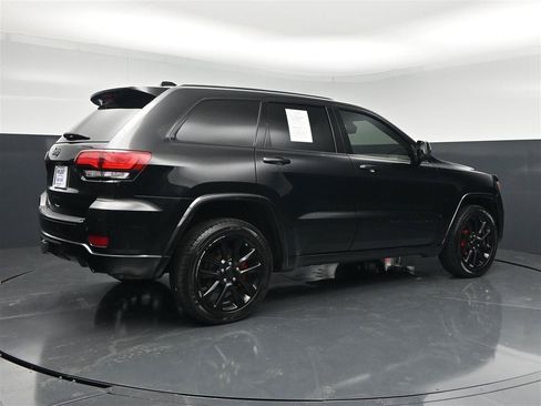 Used 2017 Jeep Grand Cherokee Altitude AWD/4WD image 5