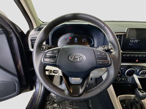 Used 2024 Hyundai Venue Limited FWD image 13