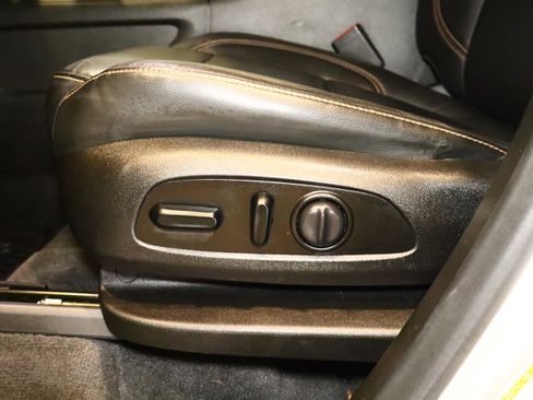 Used 2019 Chevrolet Traverse LT w/ LT Premium Package image 23