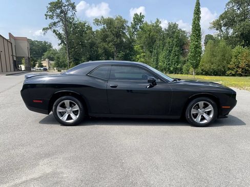 Used 2019 Dodge Challenger SXT RWD image 8