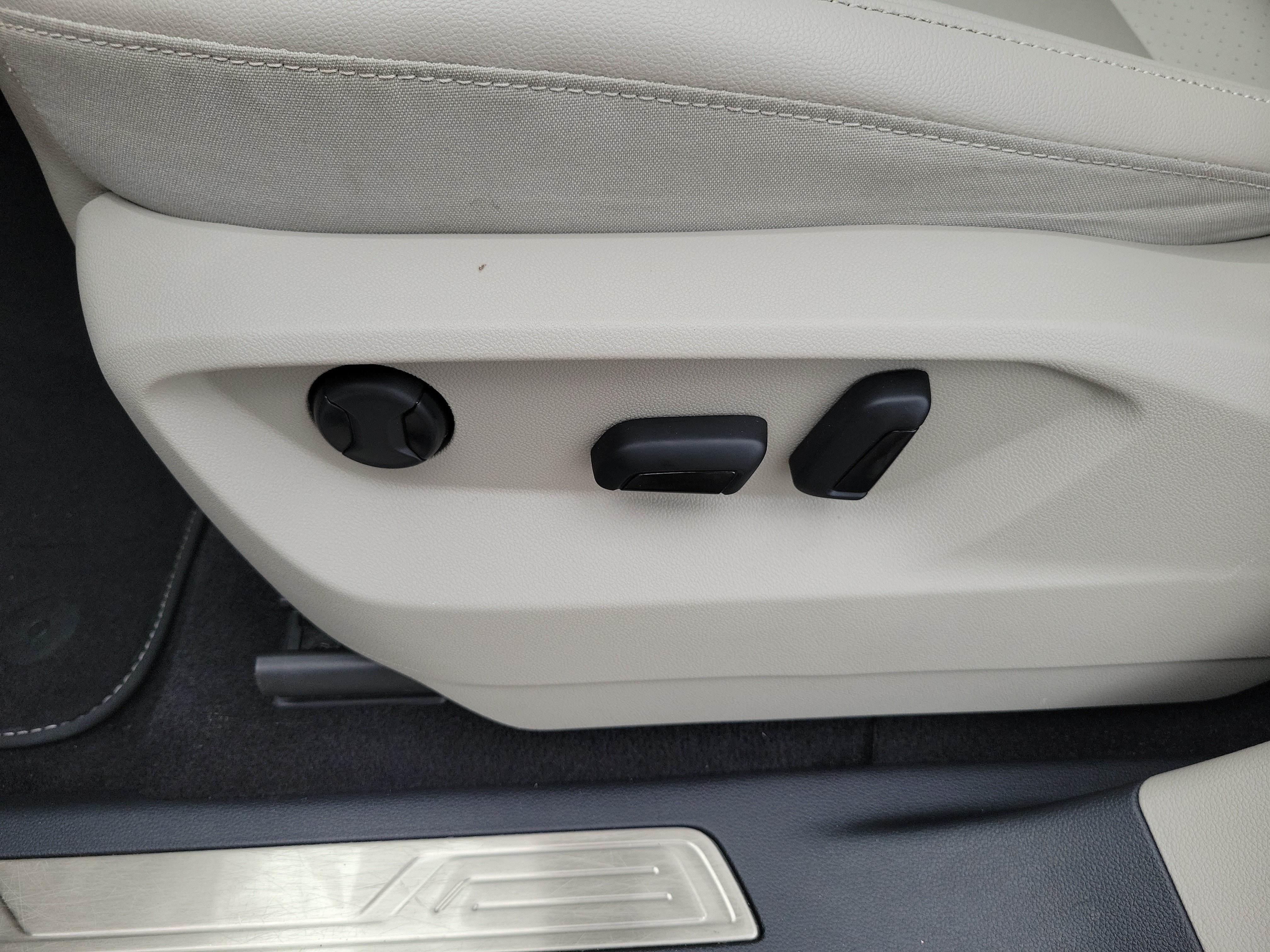 Used 2022 Volkswagen Atlas SE FWD image 24