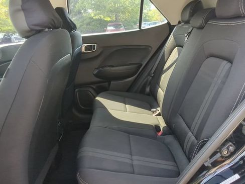Used 2024 Hyundai Venue SEL FWD image 13
