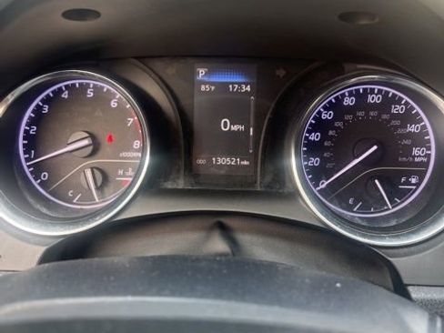 Used 2020 Toyota Camry SE image 9