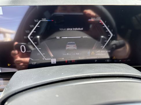 Certified 2025 BMW X7 xDrive40i w/ M Sport Package image 24