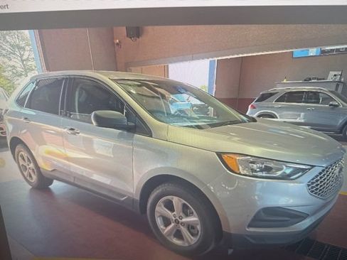 Used 2024 Ford Edge SE AWD/4WD image 3
