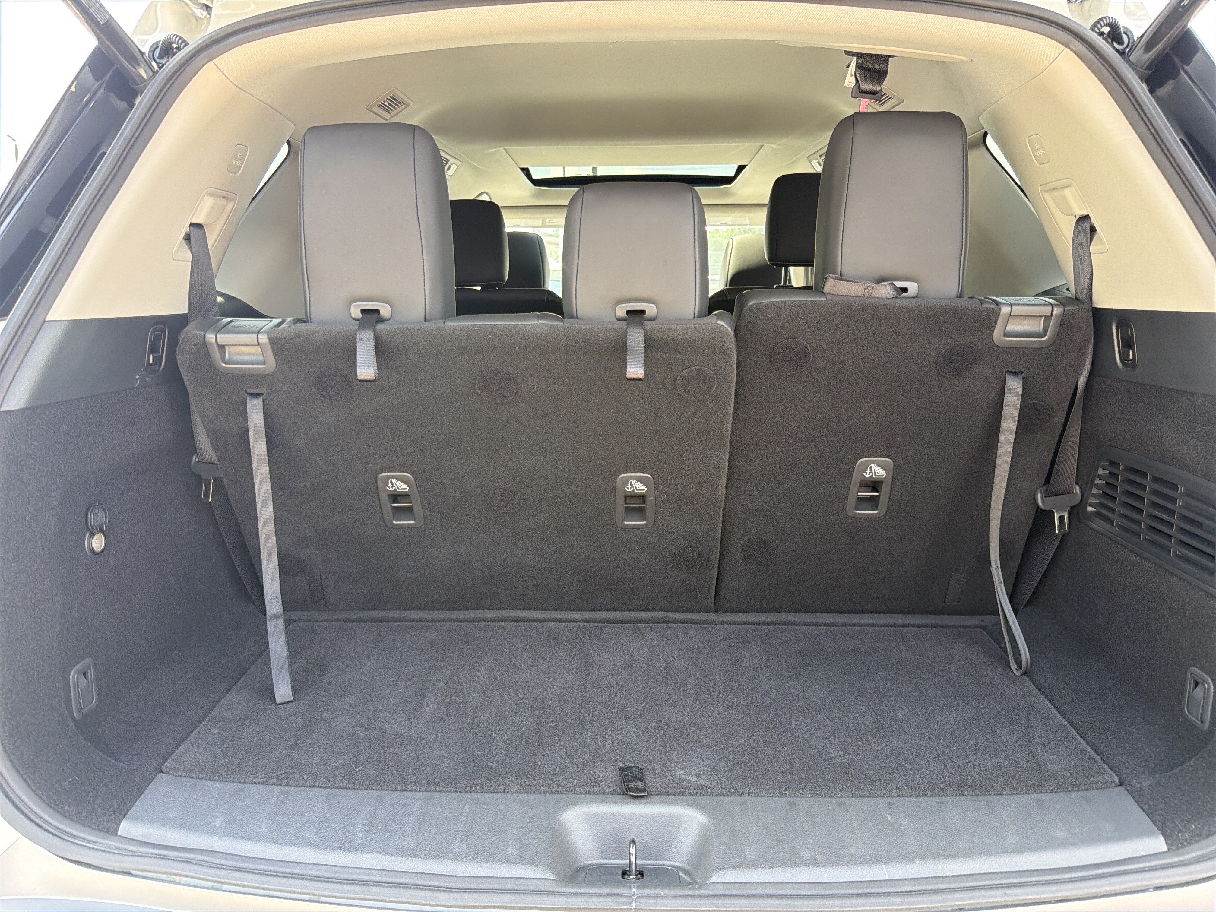 Used 2023 Nissan Pathfinder Platinum w/ Lighting Package (N93) FWD image 19