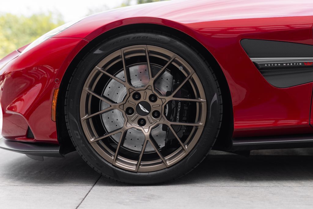 Used 2025 Aston Martin Vanquish RWD image 14