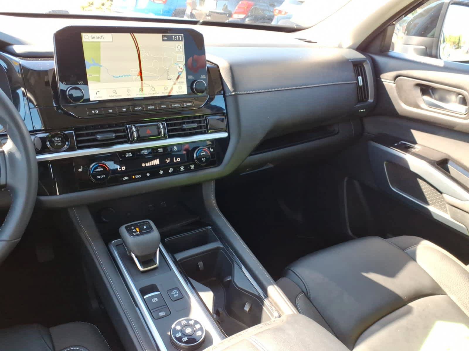 Used 2025 Nissan Pathfinder SL w/ Black Appearance Package AWD/4WD image 15