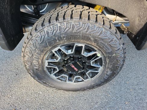 New 2026 GMC Sierra 2500 AT4X image 9