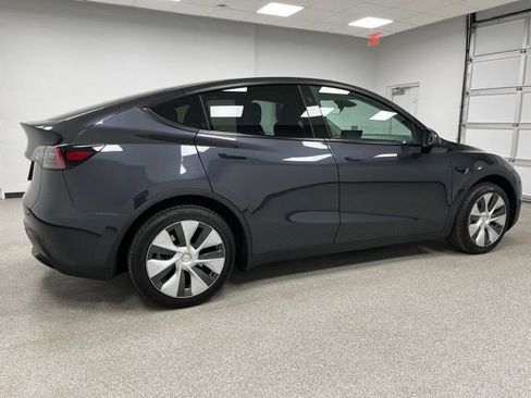 Used 2024 Tesla Model Y 2WD image 11