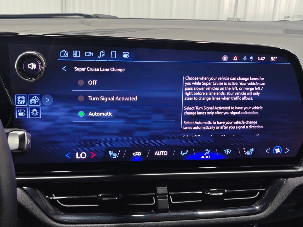 Used 2024 Chevrolet Equinox EV RS FWD image 46