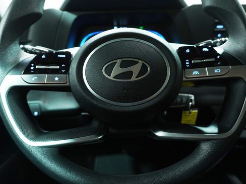 Certified 2026 Hyundai Elantra SE FWD image 17