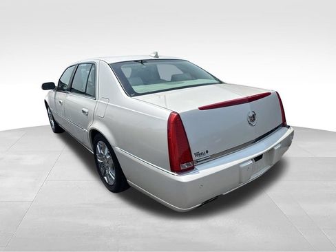 Used 2011 Cadillac DTS Platinum FWD image 4