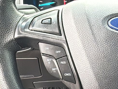 Used 2019 Ford Edge SE image 22