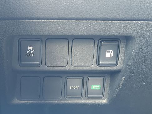 Used 2018 Nissan Rogue S image 22