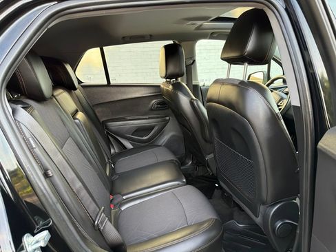 Used 2020 Chevrolet Trax LT w/ Sun & Sound Package AWD/4WD image 14