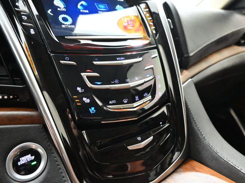 Used 2019 Cadillac Escalade Premium Luxury AWD/4WD image 17