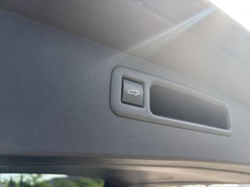 Used 2025 Toyota Highlander XSE AWD/4WD image 18