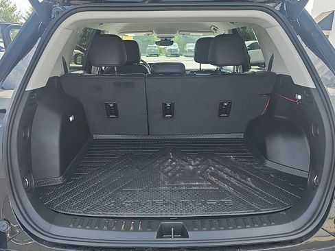 Used 2026 GMC Terrain Denali w/ LPO, Black Badging Package AWD/4WD image 28