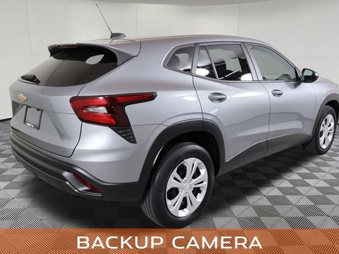 Used 2025 Chevrolet Trax LS FWD image 6