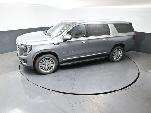 Used 2025 GMC Yukon XL Denali AWD/4WD image 19