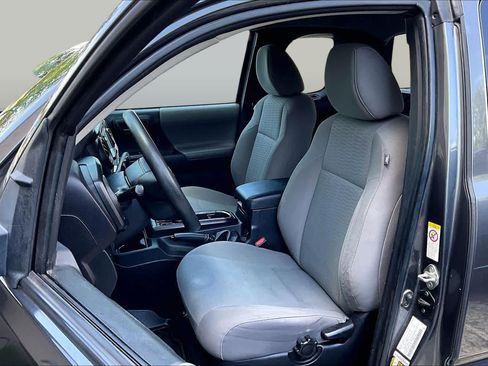 Used 2019 Toyota Tacoma SR AWD/4WD image 9