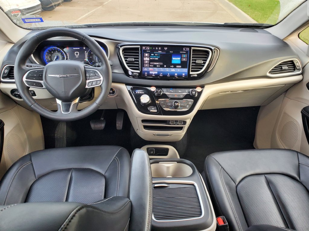 Used 2024 Chrysler Pacifica Touring-L FWD image 15