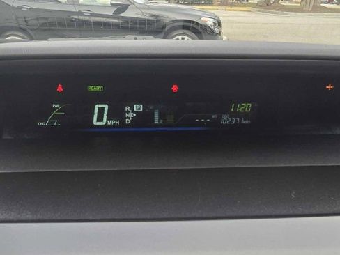 Used 2012 Toyota Prius V Five image 19