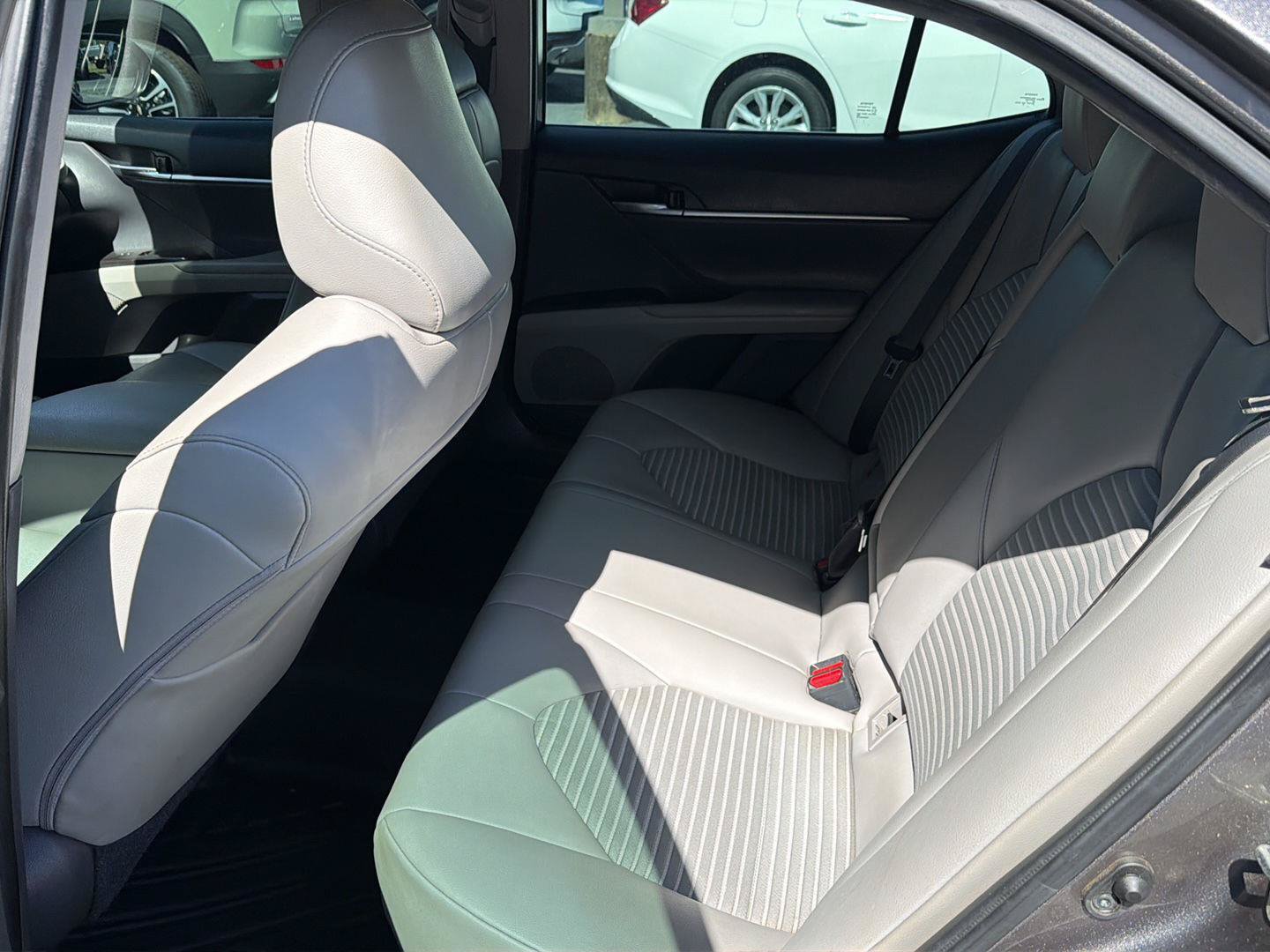 Used 2021 Toyota Camry SE FWD image 11