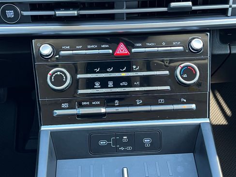 Certified 2025 Hyundai Santa Fe SE image 35