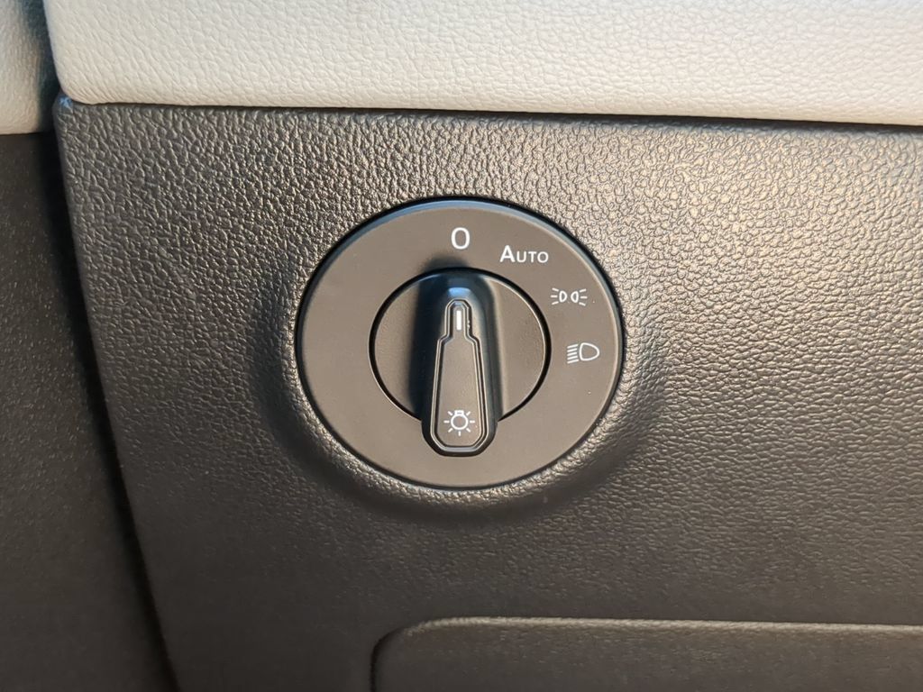 Certified 2022 Volkswagen Taos SE FWD image 27