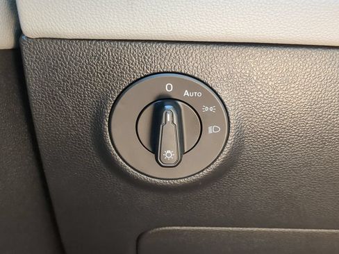 Certified 2022 Volkswagen Taos SE FWD image 27