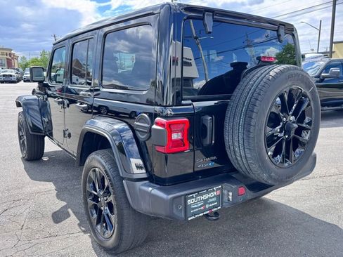 Used 2025 Jeep Wrangler Unlimited Sahara w/ Safety Group AWD/4WD image 5