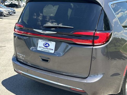Used 2023 Chrysler Pacifica Touring-L FWD image 14