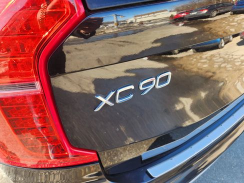 Used 2017 Volvo XC90 T5 Momentum w/ Vision Package image 12