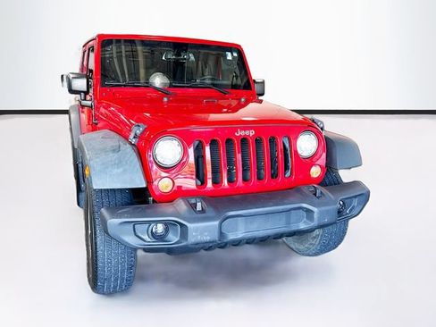 Used 2017 Jeep Wrangler Unlimited Rubicon w/ Connectivity Group AWD/4WD image 3