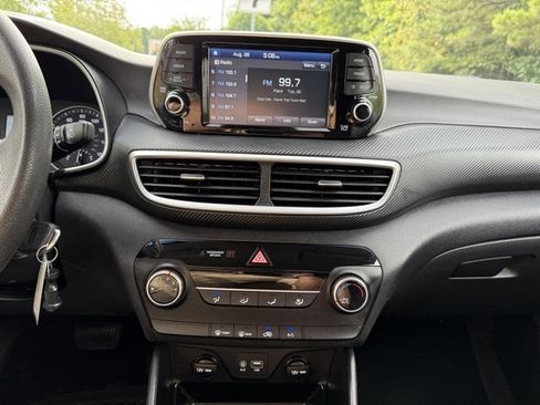 Used 2019 Hyundai Tucson SE image 18