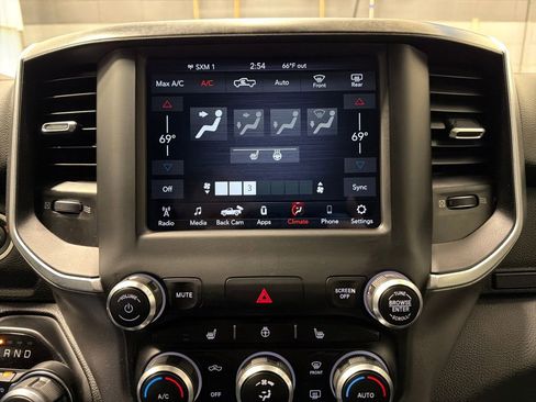 Used 2019 RAM 1500 Big Horn AWD/4WD image 6