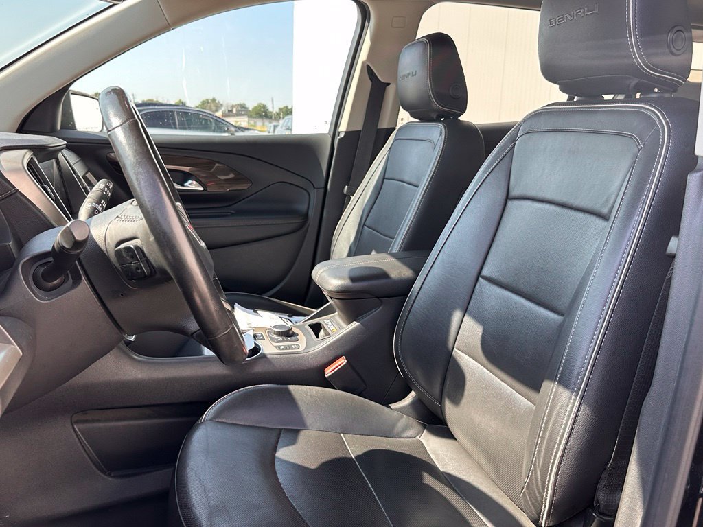 Used 2020 GMC Terrain Denali w/ Denali Premium Package AWD/4WD image 14