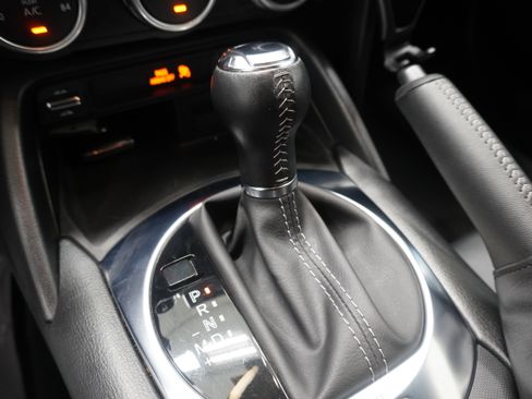 Used 2020 MAZDA MX-5 Miata RF Grand Touring RWD image 19