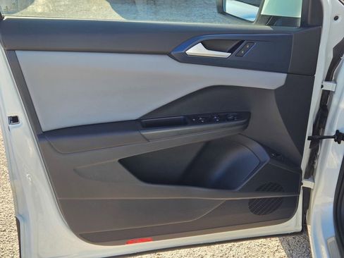 Used 2023 Volkswagen Taos SE w/ Panoramic Sunroof Package image 29