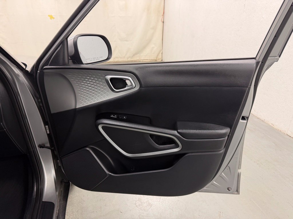 Used 2022 Kia Soul LX FWD image 9