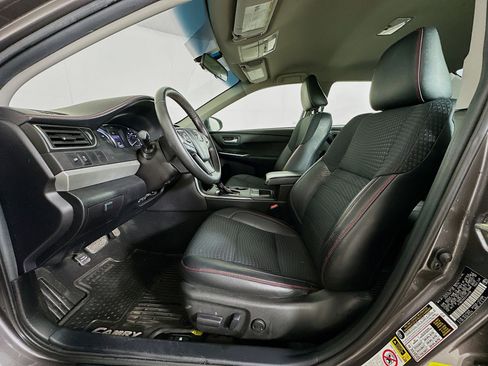Used 2015 Toyota Camry SE image 13
