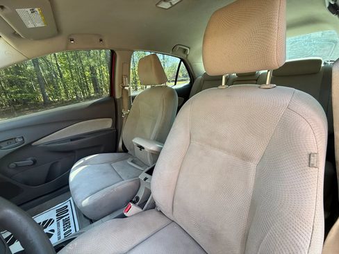 Used 2009 Toyota Yaris S FWD image 11