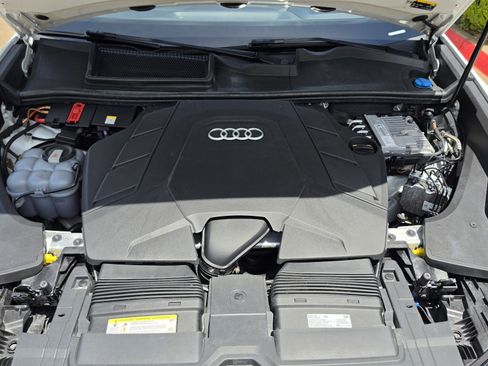 Used 2019 Audi Q8 Prestige w/ Luxury Package AWD/4WD image 19