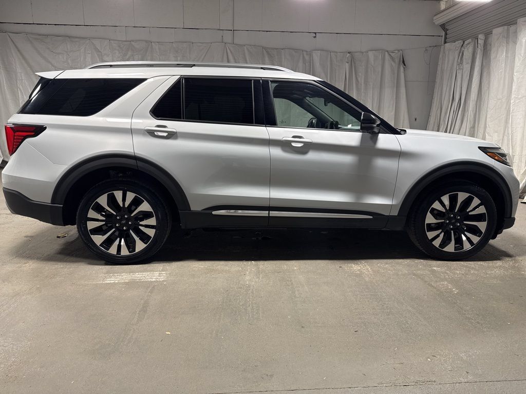 Used 2025 Ford Explorer Platinum w/ LUX Leather Package AWD/4WD image 8