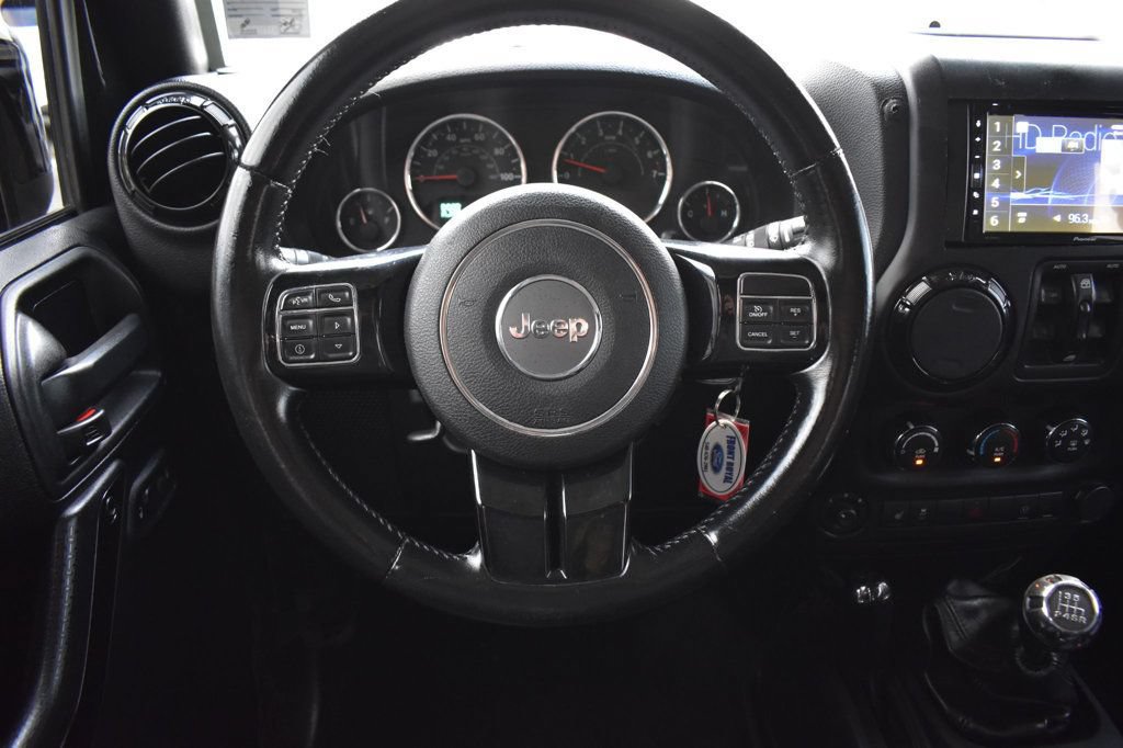 Used 2015 Jeep Wrangler Unlimited Sahara AWD/4WD image 28