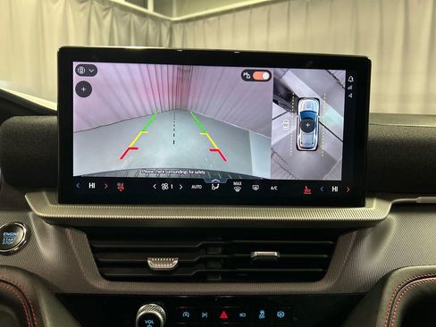 Used 2025 Ford Explorer ST-Line w/ ST-Line Street Pack image 18