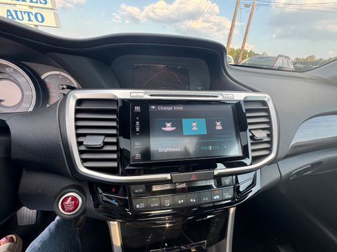 Used 2017 Honda Accord EX-L image 18