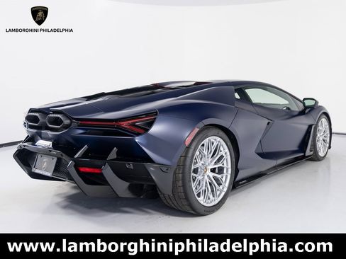 Used 2025 Lamborghini Revuelto image 5